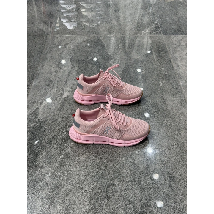 On Cloudnova Pembe Spor Ayakkabı