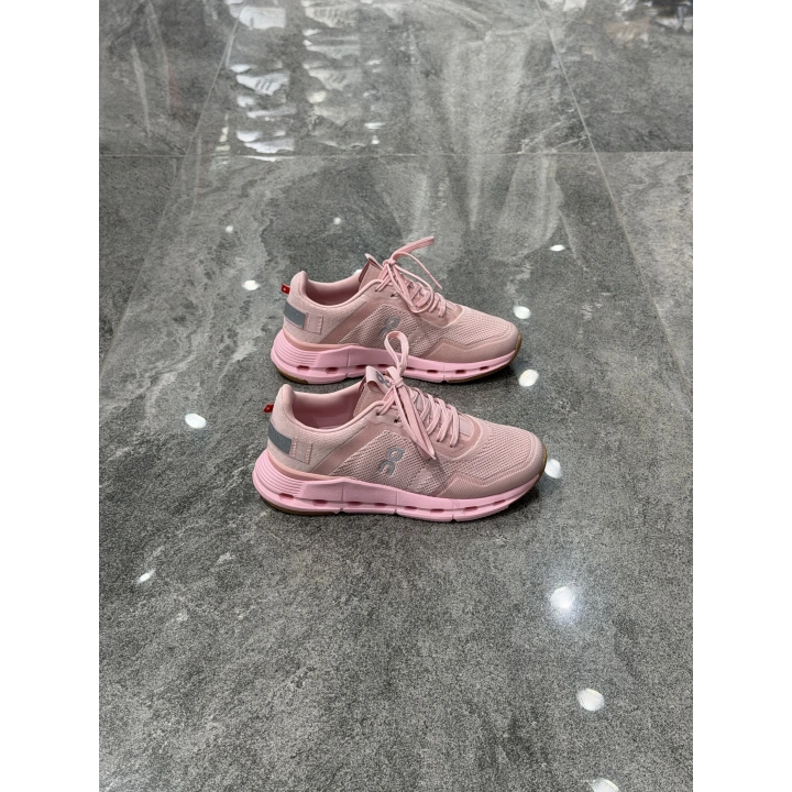 On Cloudnova Pembe Spor Ayakkabı