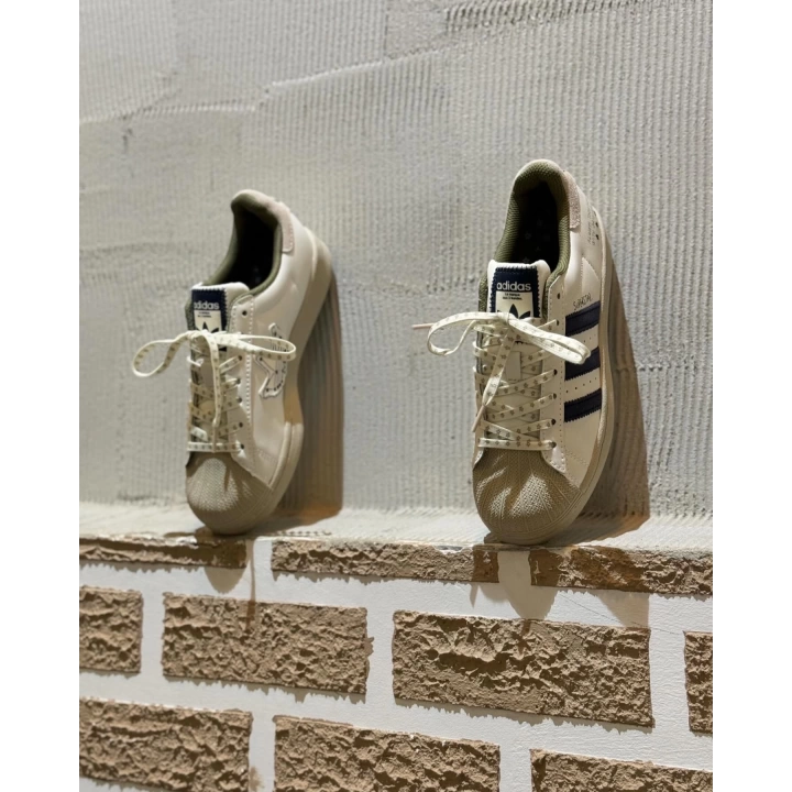 Adidas Süperstar Bej Laci Logo Detaylı