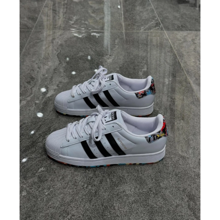 Adidas Süperstar Beyaz Siyah Taban Renk Detaylı Spor Ayakkabı