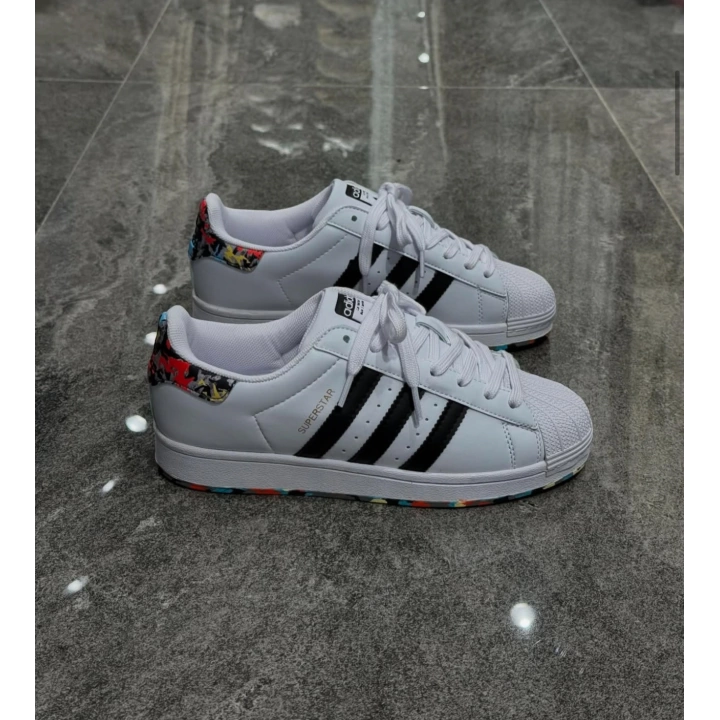 Adidas Süperstar Beyaz Siyah Taban Renk Detaylı Spor Ayakkabı