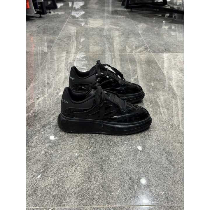 Alexander McQueen siyah Rugan Tasarımlı Ayakkabı