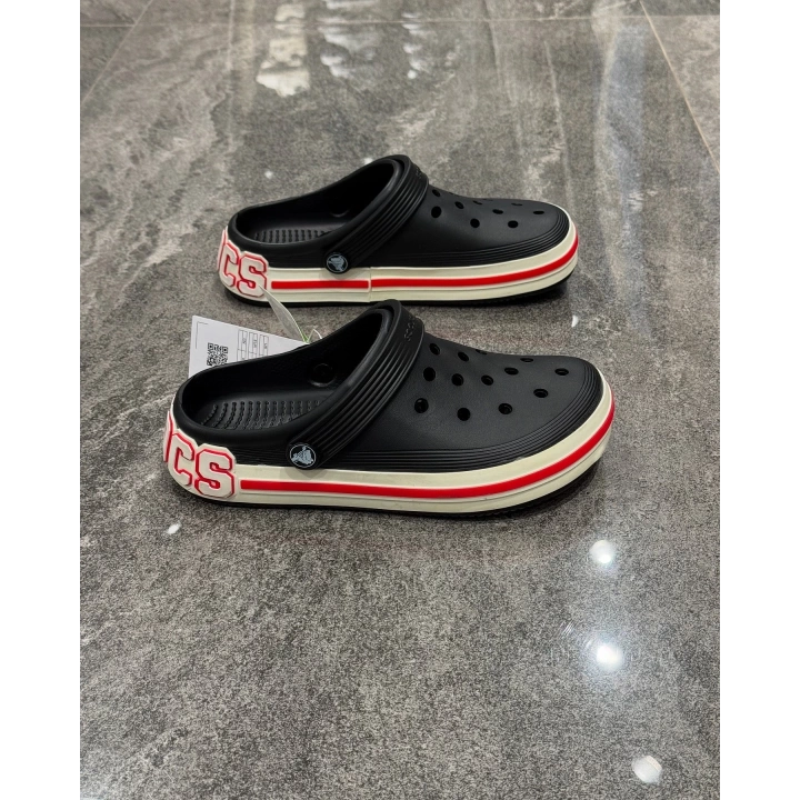 Crocs Siyah Kırmızı Detaylı Terlik