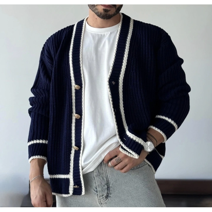 Gold Düğmeli Lacivert Hırka