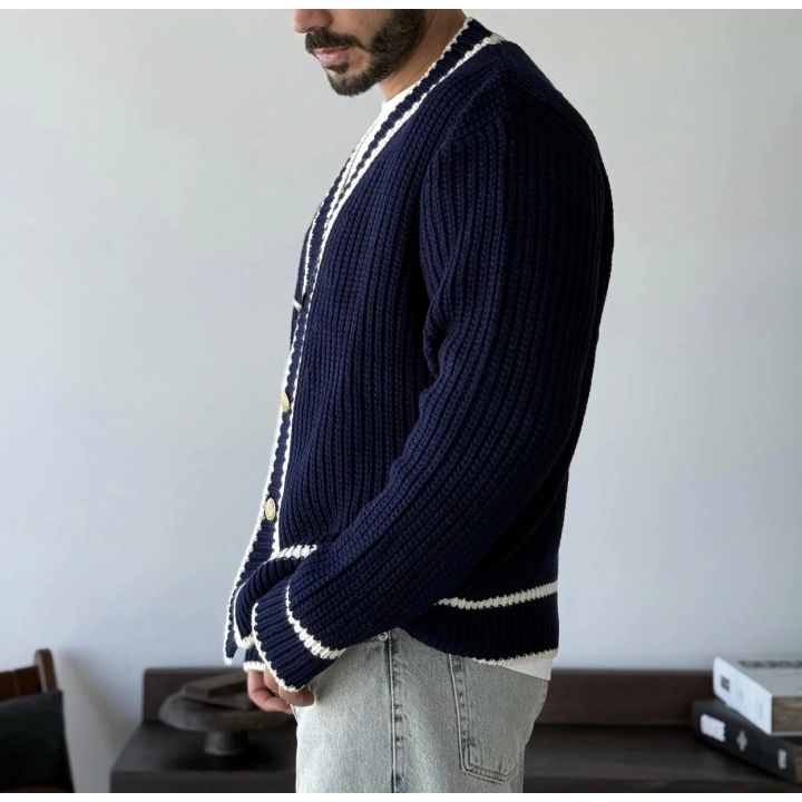 Gold Düğmeli Lacivert Hırka