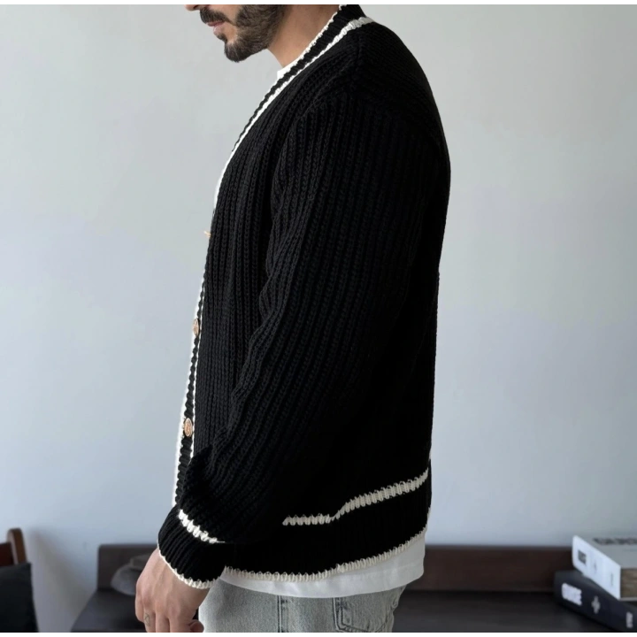 Gold Düğmeli Siyah Hırka