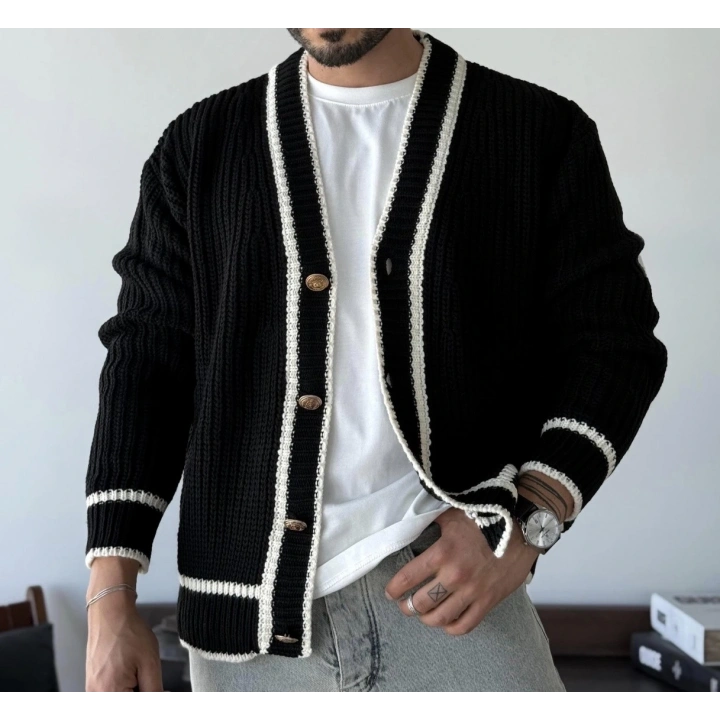 Gold Düğmeli Siyah Hırka