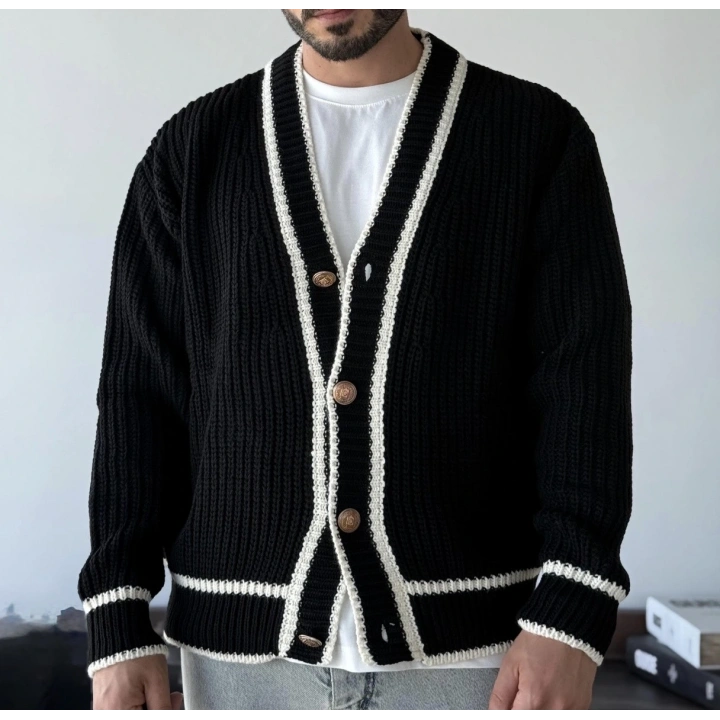 Gold Düğmeli Siyah Hırka