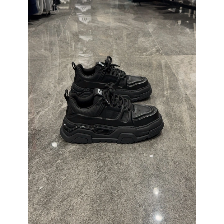 Marco Siyah Deri Yüksek Taban Tasarımlı Spor Ayakkabı