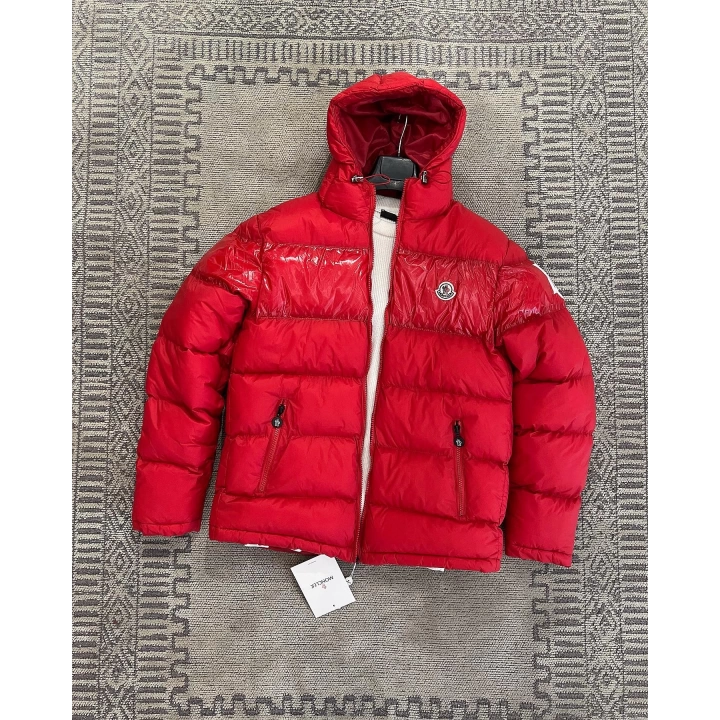 Moncler Kırmızı Kapüşonlu Şişme Mont