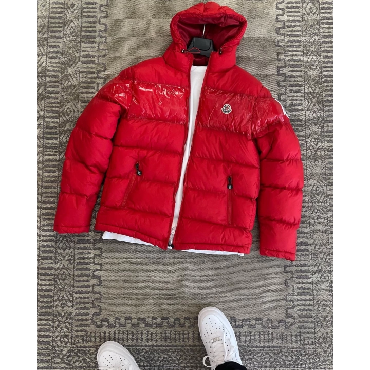 Moncler Kırmızı Kapüşonlu Şişme Mont