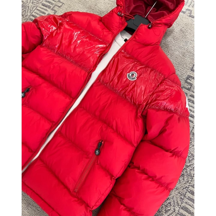 Moncler Kırmızı Kapüşonlu Şişme Mont