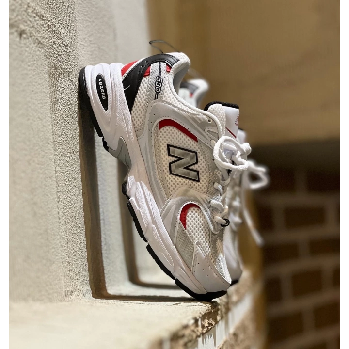 New Balance 530 Beyaz Kırmızı Siyah Detaylı