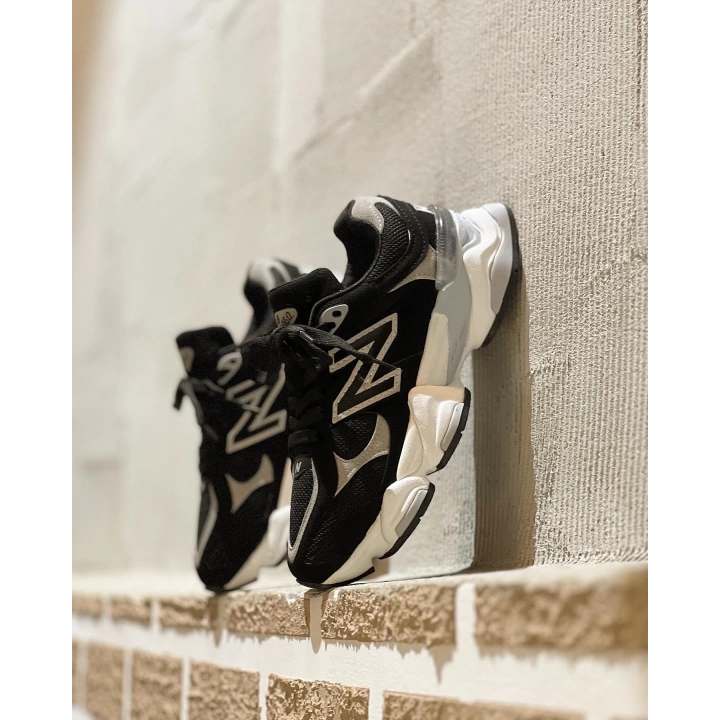 New Balance 9060 Siyah Detaylı