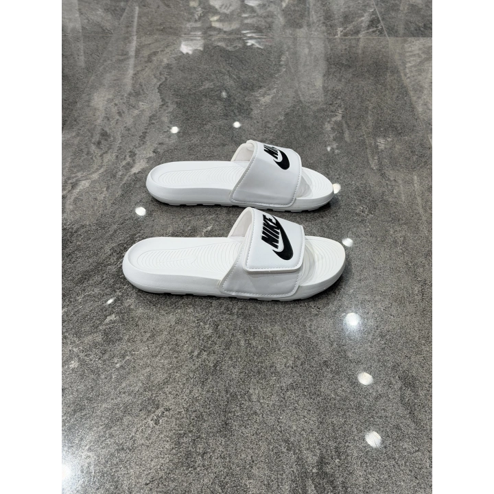 Nıke Adjust Classıc Beyaz Cırt Detaylı Terlik
