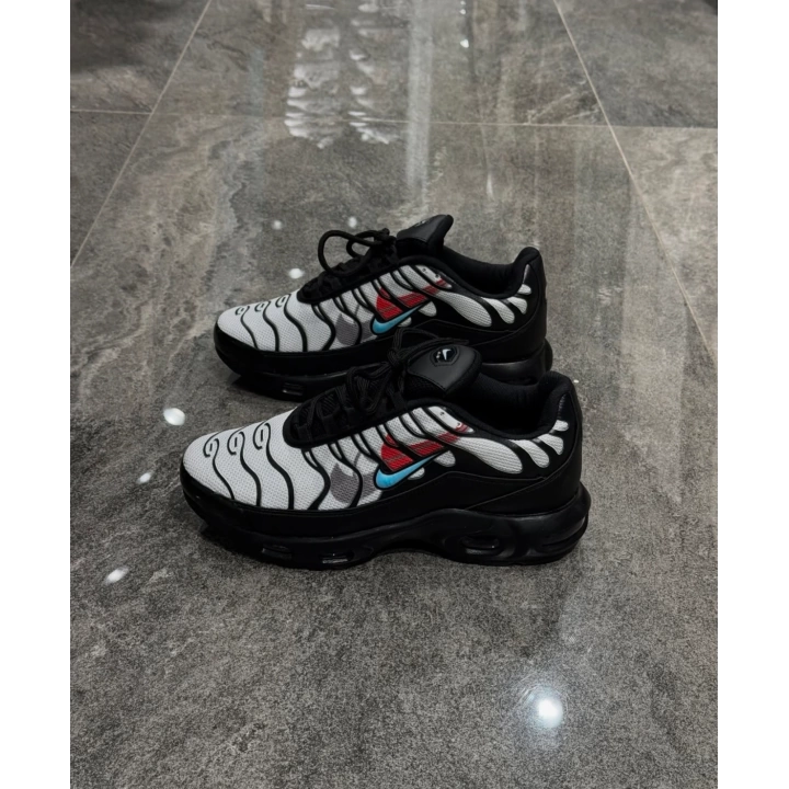 Nike Air Max TN Beyaz Siyah Renk Detaylı
