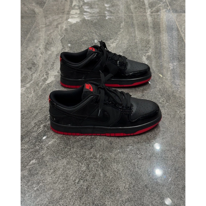 Nike SB Dunk Low Siyah Rugan Detaylı