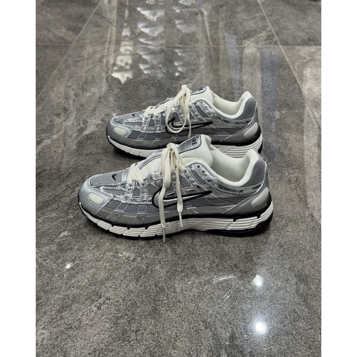 Nike Sportswear P-6000 Gümüş Detaylı Spor Ayakkabı