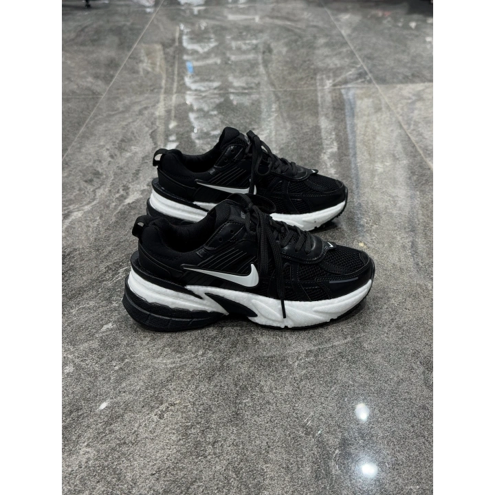 Nıke V2K Run Siyah Beyaz Detaylı Spor Ayakkabı