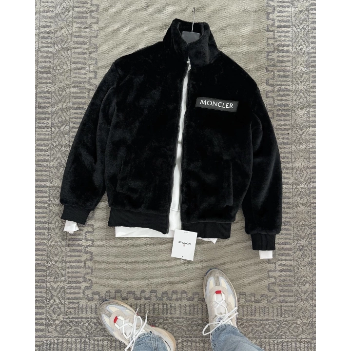 Siyah moncler peluş