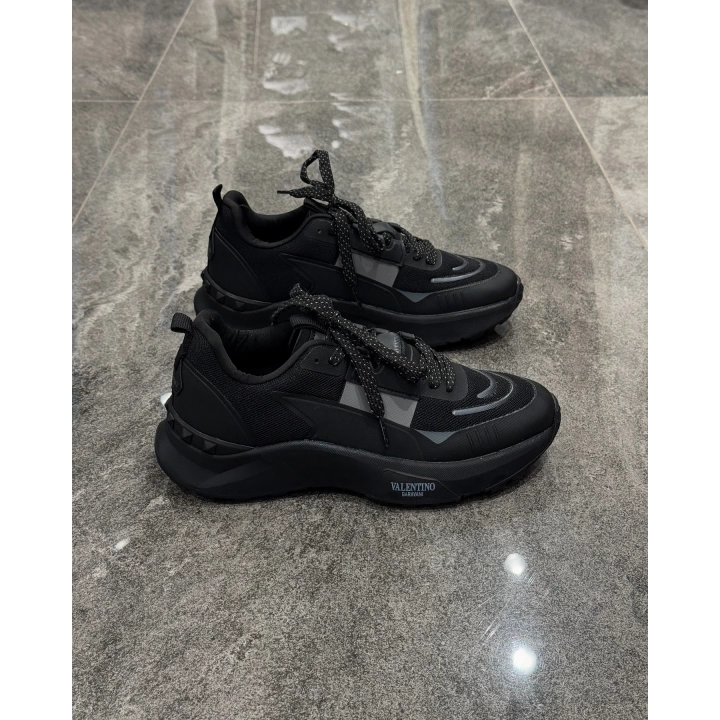 Valentino Garavani Black Leather Spor Ayakkabı