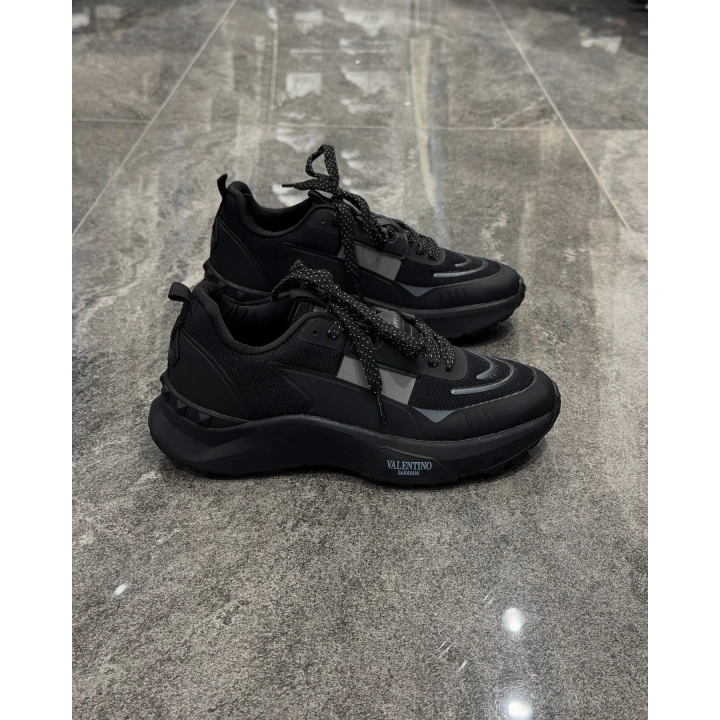 Valentino Garavani Black Leather Spor Ayakkabı