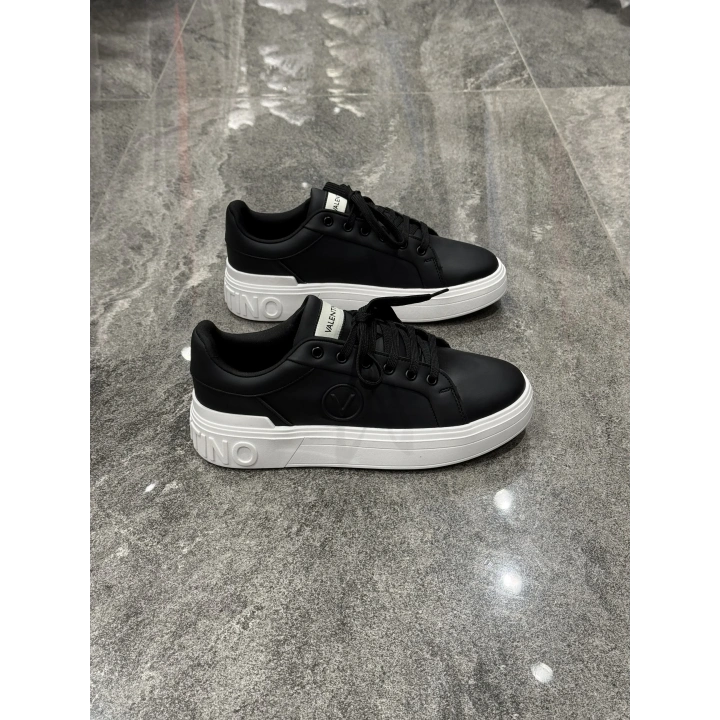Valentino Garavanı Siyah Beyaz Classic