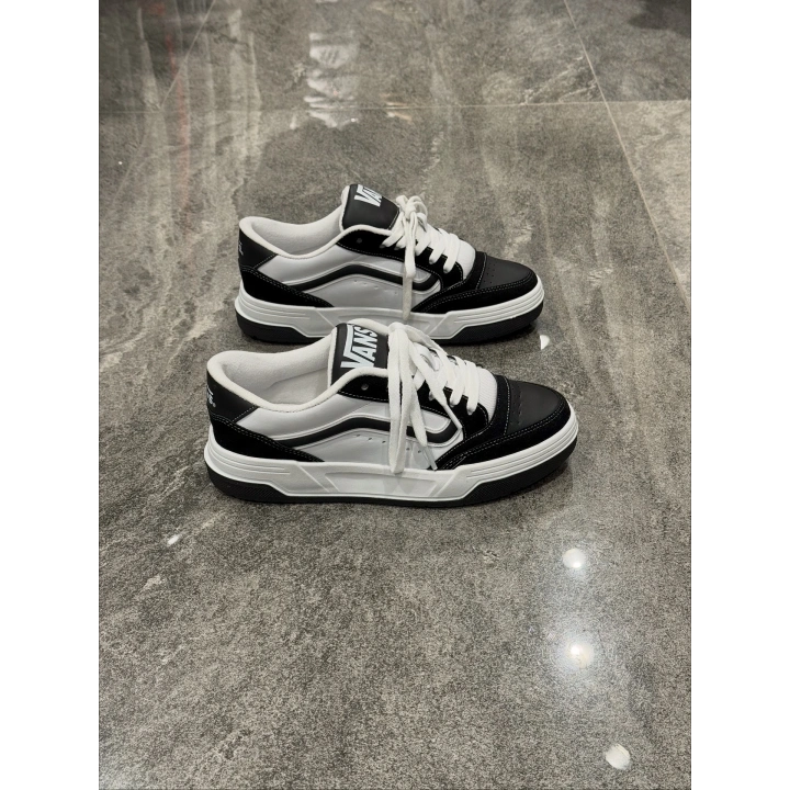 Vans Hylane Beyaz Siyah Detaylı Spor Ayakkabı