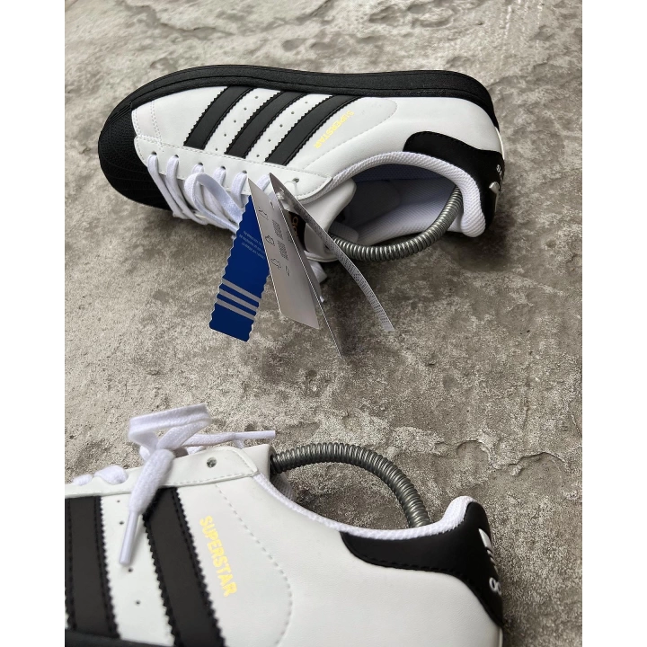 Adidas Süperstar Beyaz-Siyah Çizgi Siyah Taban