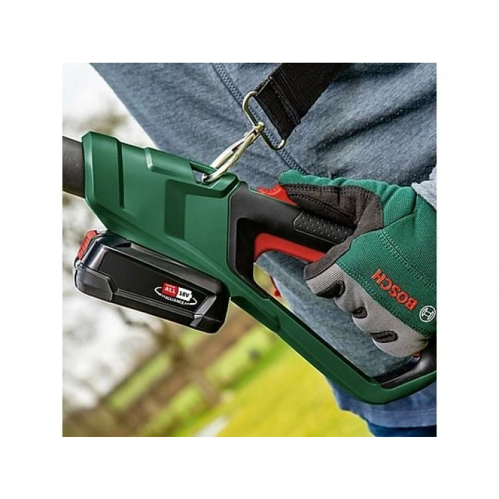 BOSCH UniversalChainPole 18 Teleskopik Tek Akülü 2.5 Ah Budama Testeresi