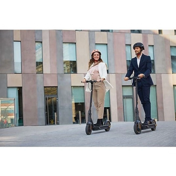 SEGWAY MAX G30E II 700 W 65 Km Menzil Elektrikli Scooter Siyah