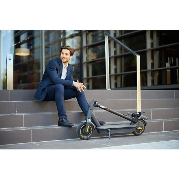 SEGWAY MAX G30E II 700 W 65 Km Menzil Elektrikli Scooter Siyah