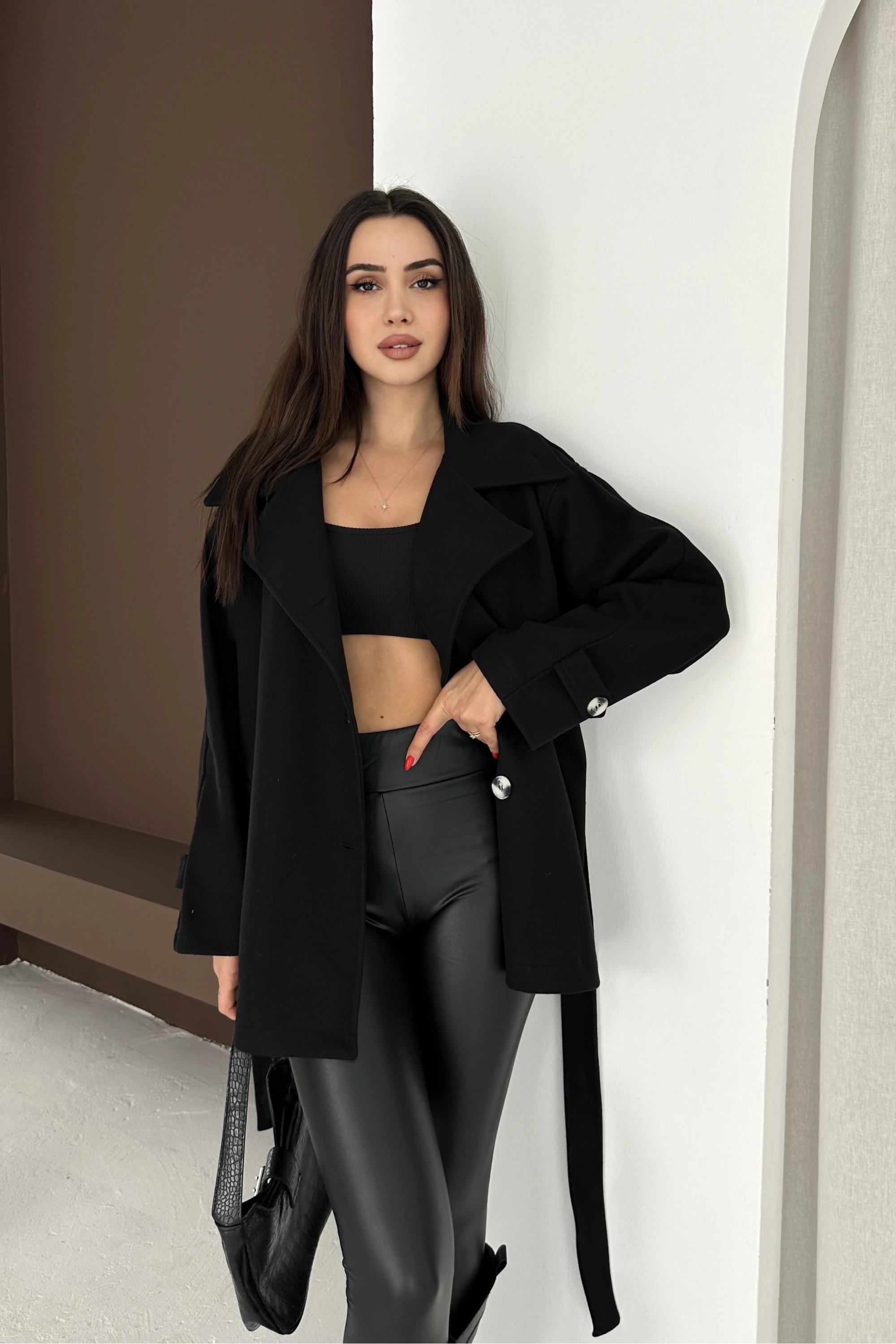 Belden Bağlamalı Düğmeli Kısa Kaşe Kaban