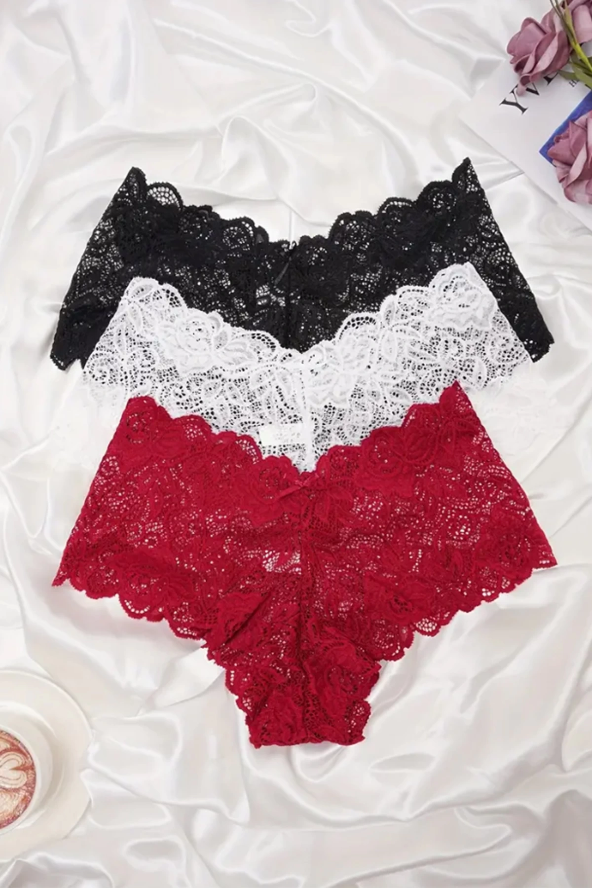 3lü Paket Siyah Beyaz Kırmızı Dantel Tanga Şort Külot