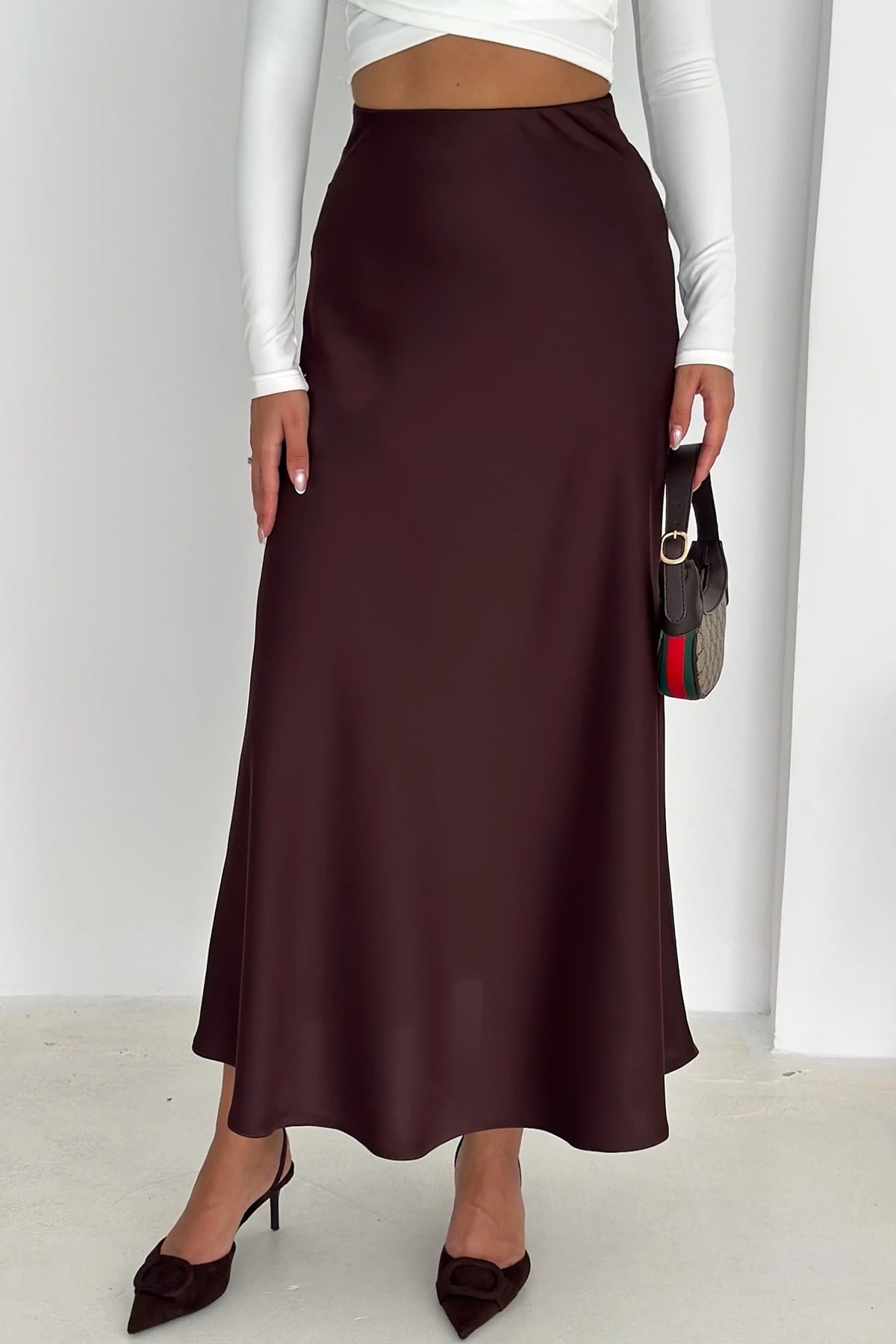 Acı Kahve Yanı Fermuarlı Çan Dökümlü Saten Etek