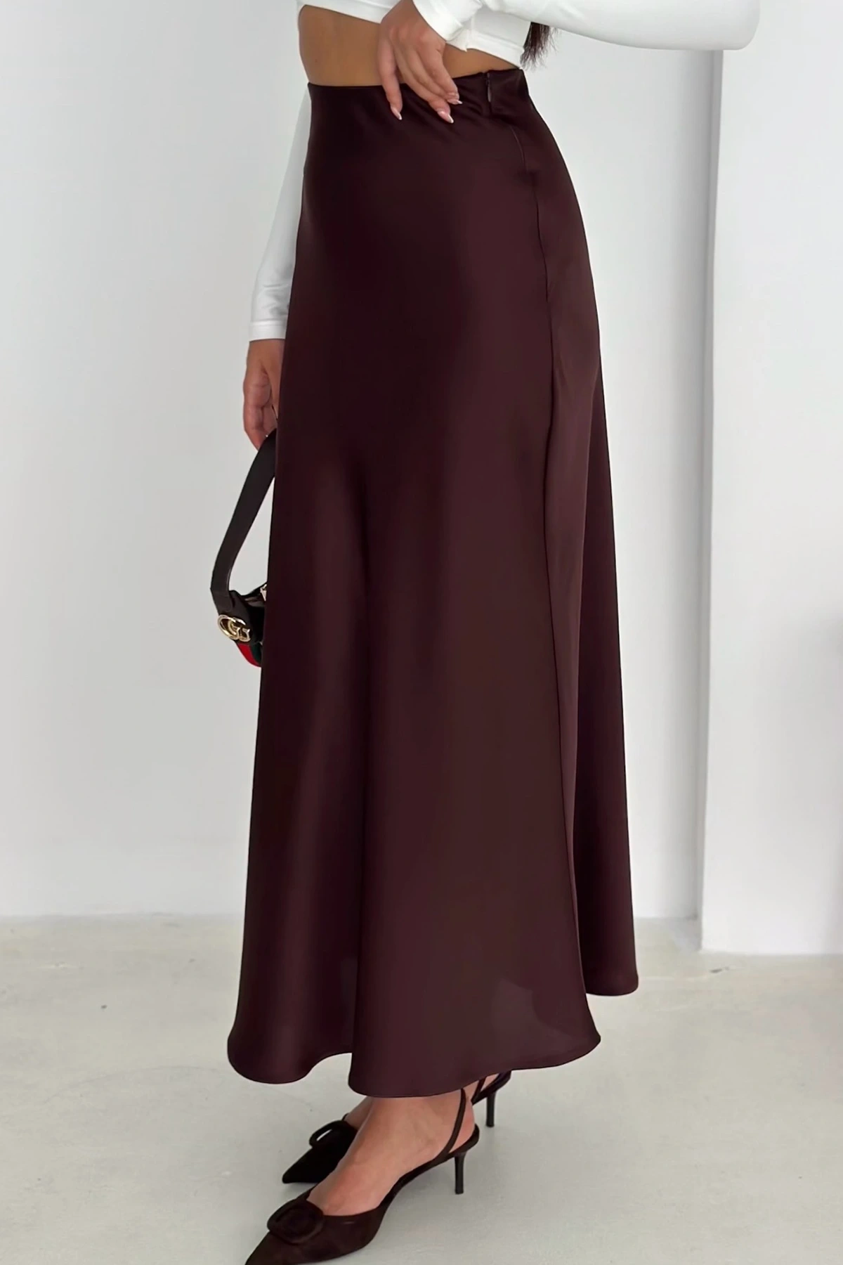 Acı Kahve Yanı Fermuarlı Çan Dökümlü Saten Etek