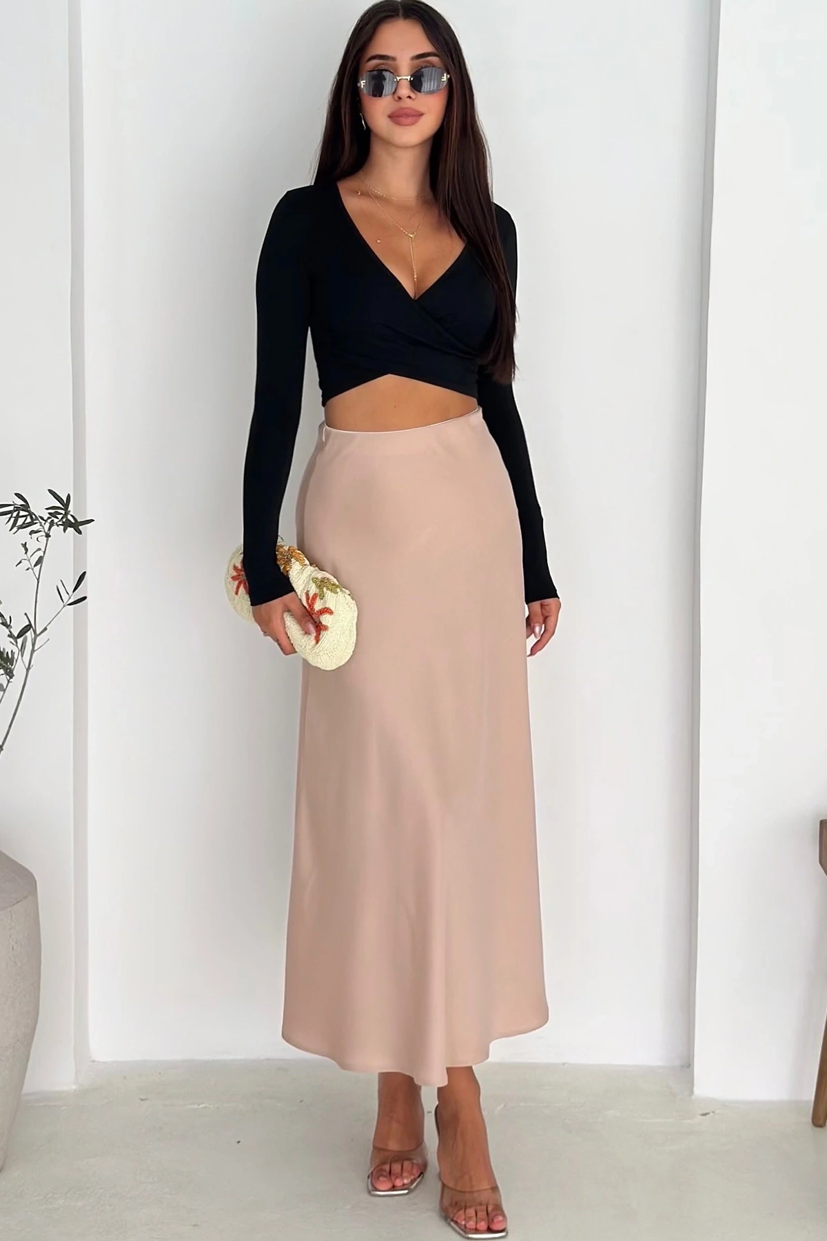 Bej Yanı Fermuarlı Çan Dökümlü Saten Etek