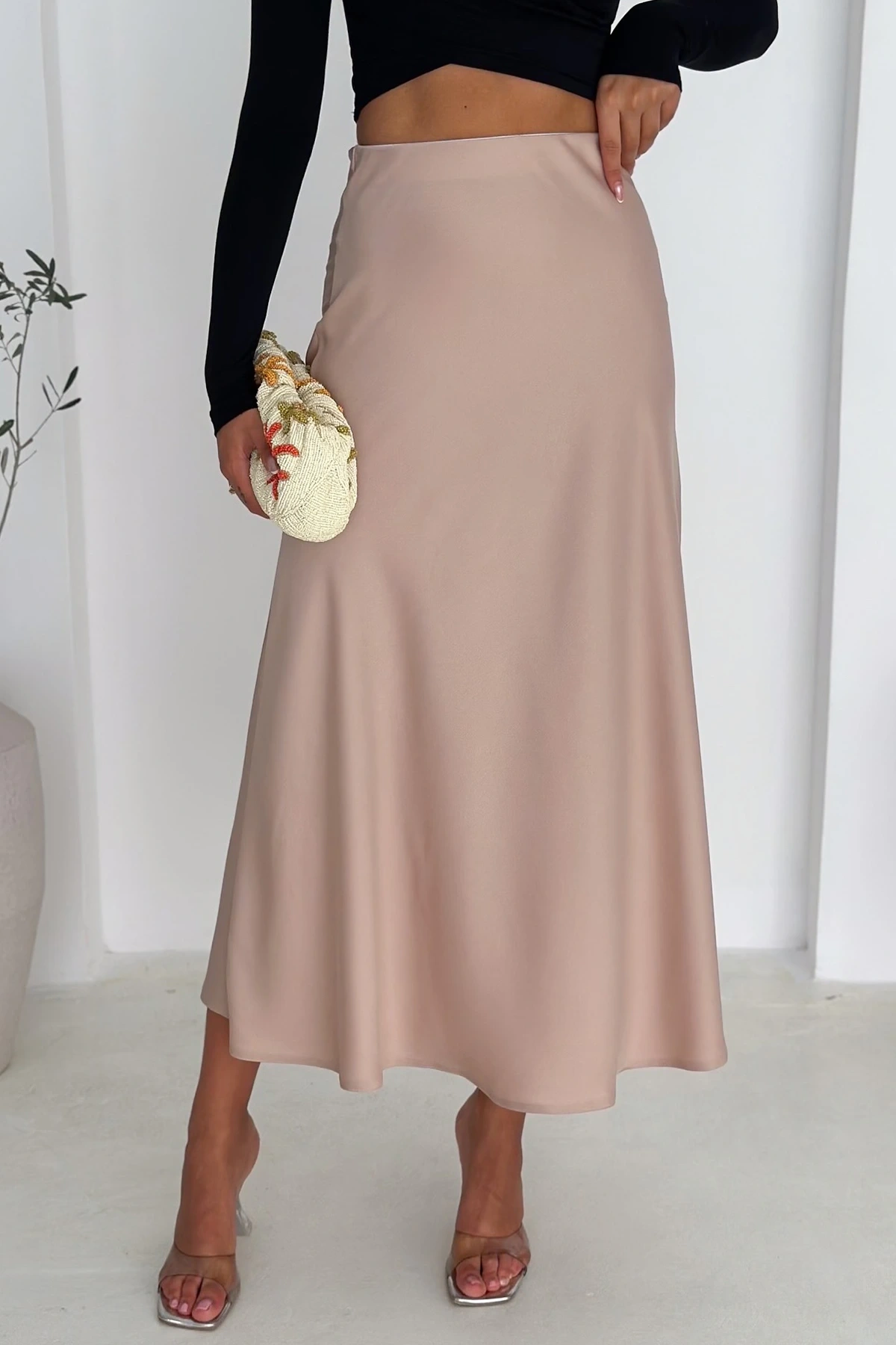 Bej Yanı Fermuarlı Çan Dökümlü Saten Etek