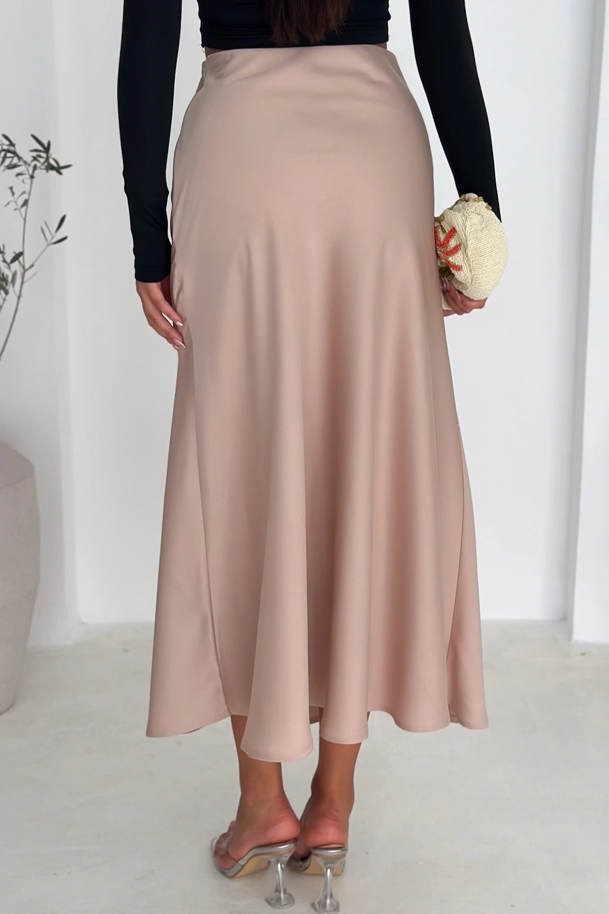 Bej Yanı Fermuarlı Çan Dökümlü Saten Etek