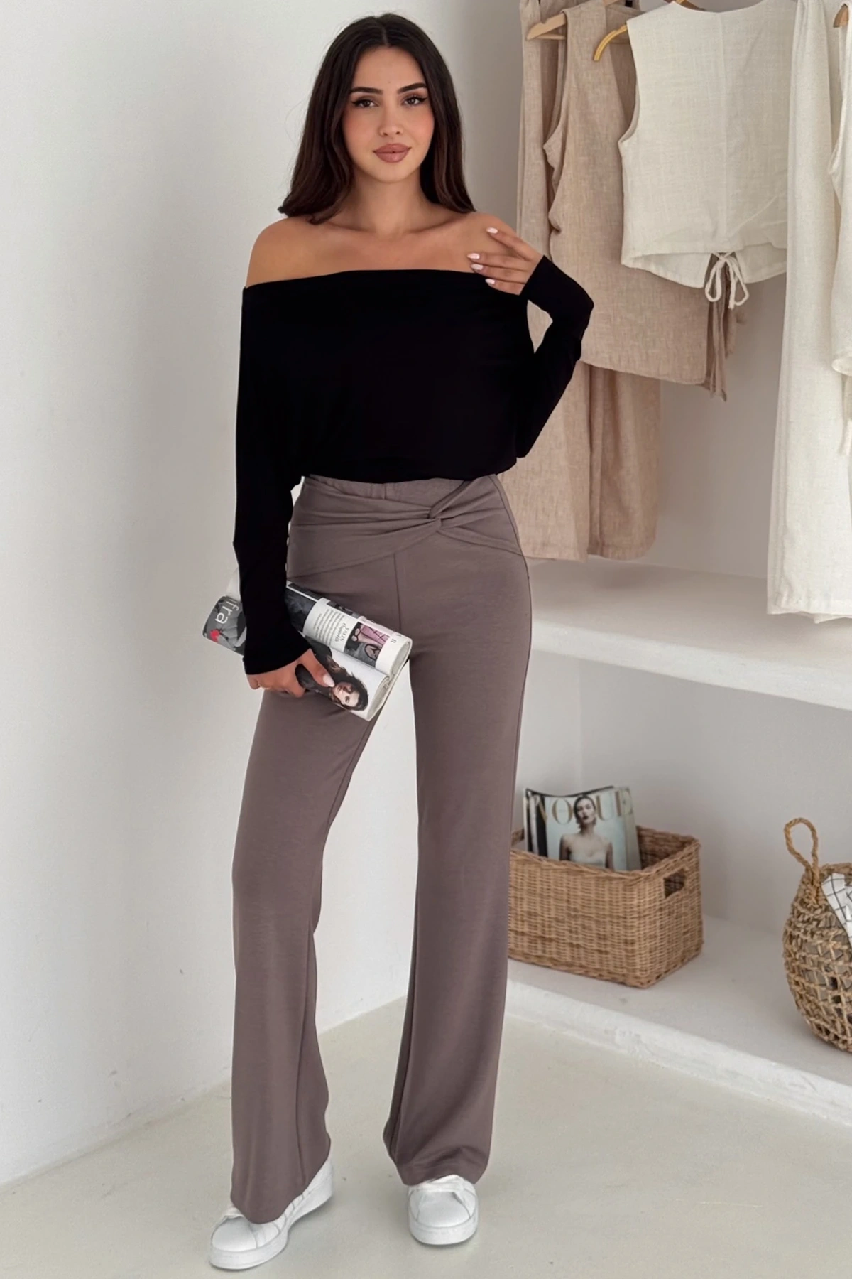 Bel Detaylı Geniş Paça Modal Pantolon