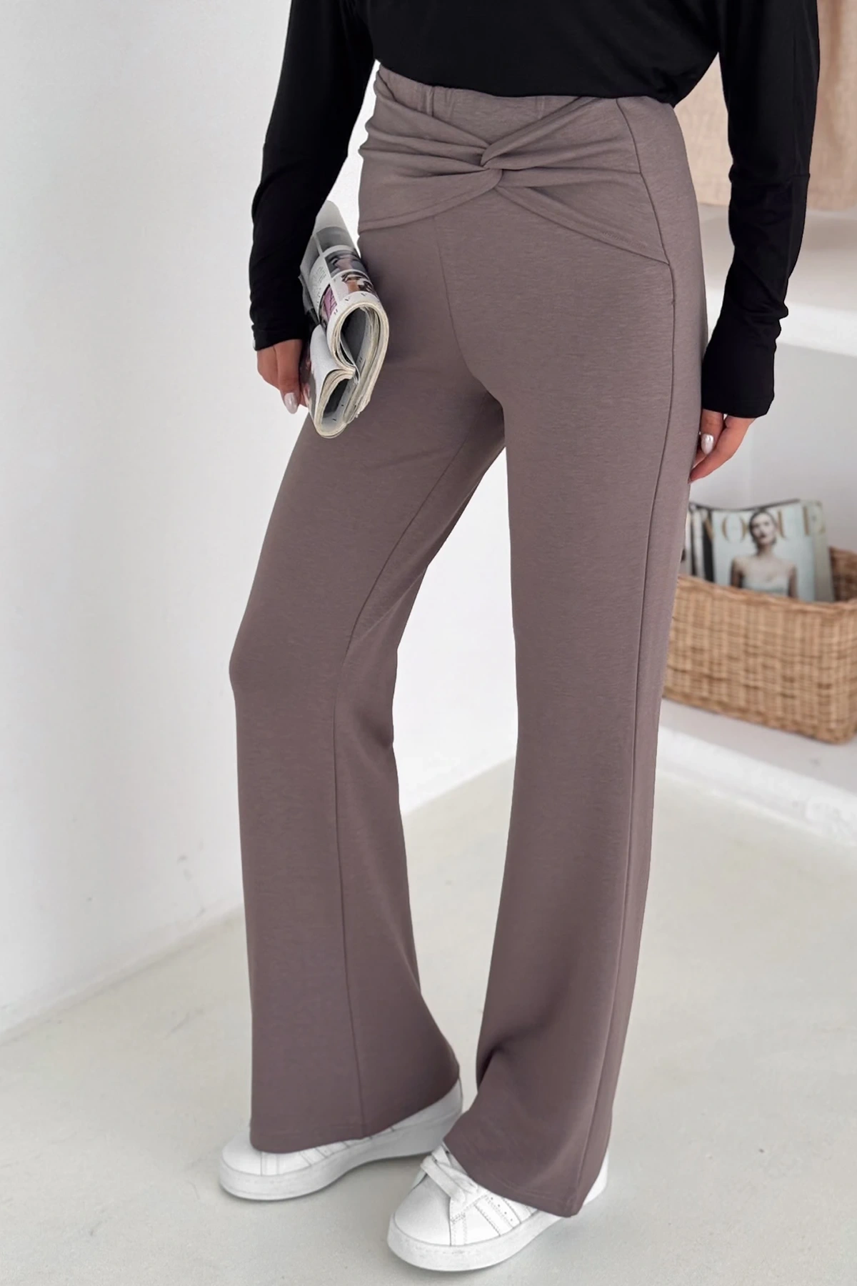 Bel Detaylı Geniş Paça Modal Pantolon