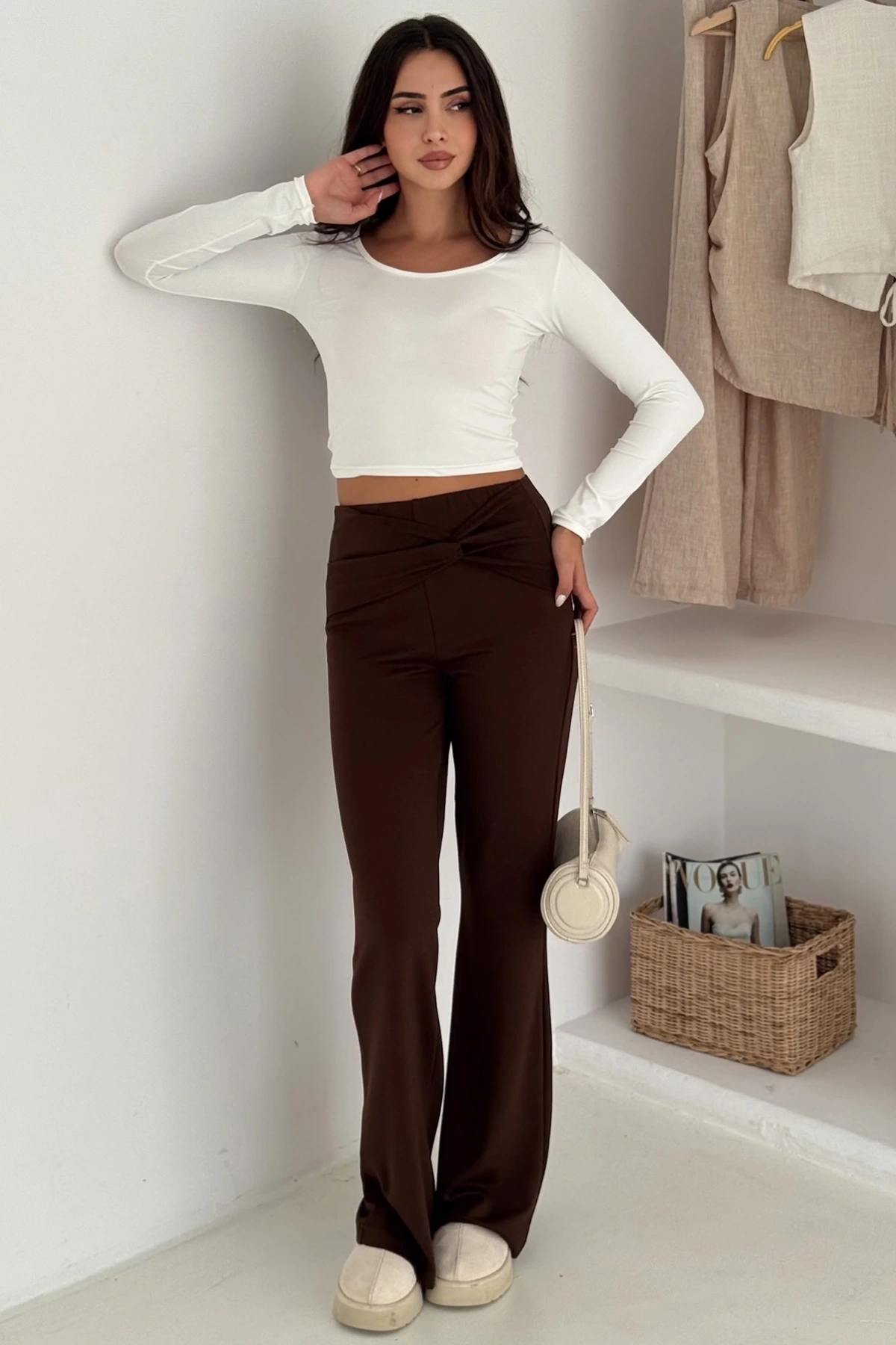 Bel Detaylı Geniş Paça Modal Pantolon