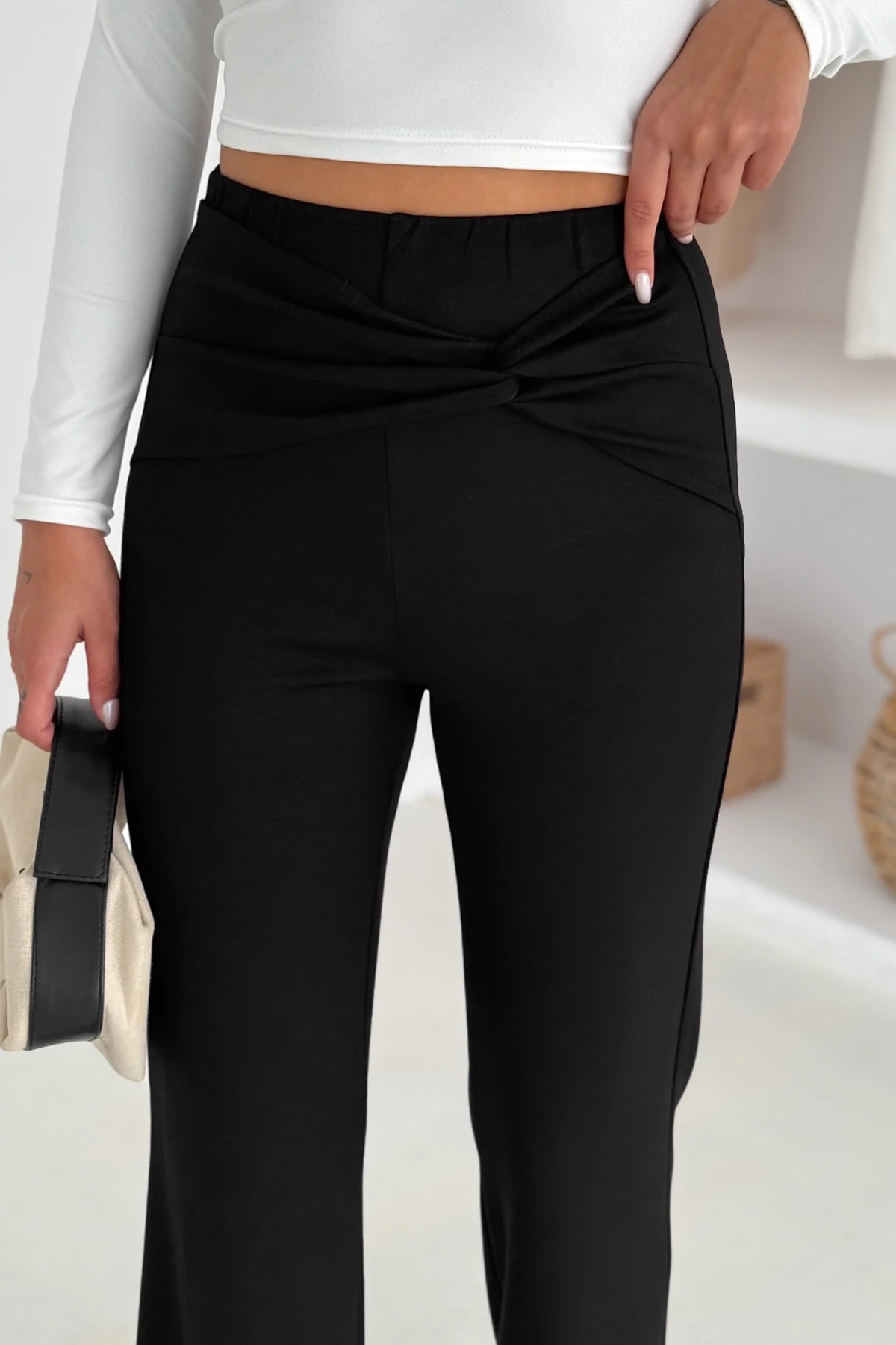 Bel Detaylı Geniş Paça Modal Pantolon