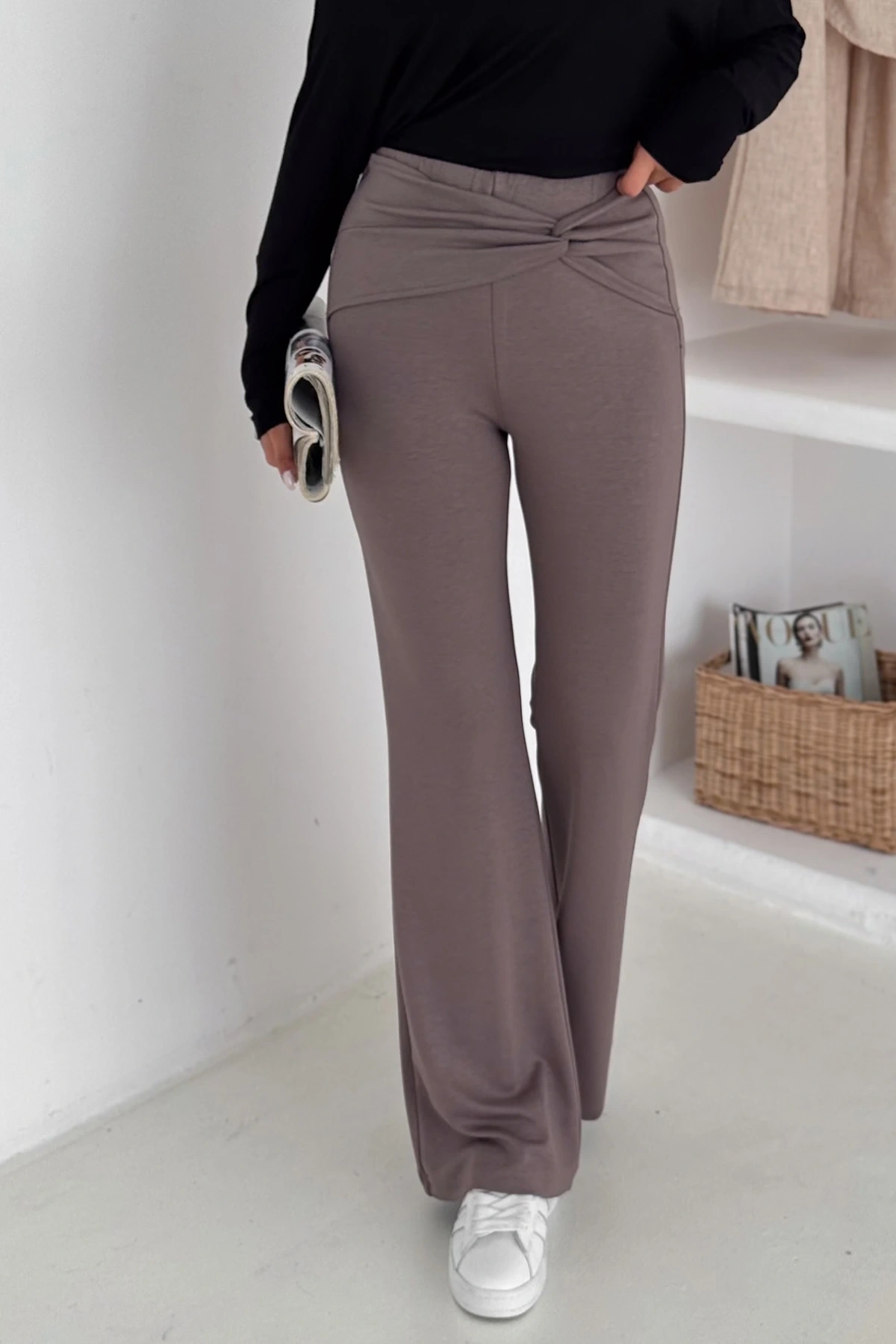 Bel Detaylı Geniş Paça Modal Pantolon
