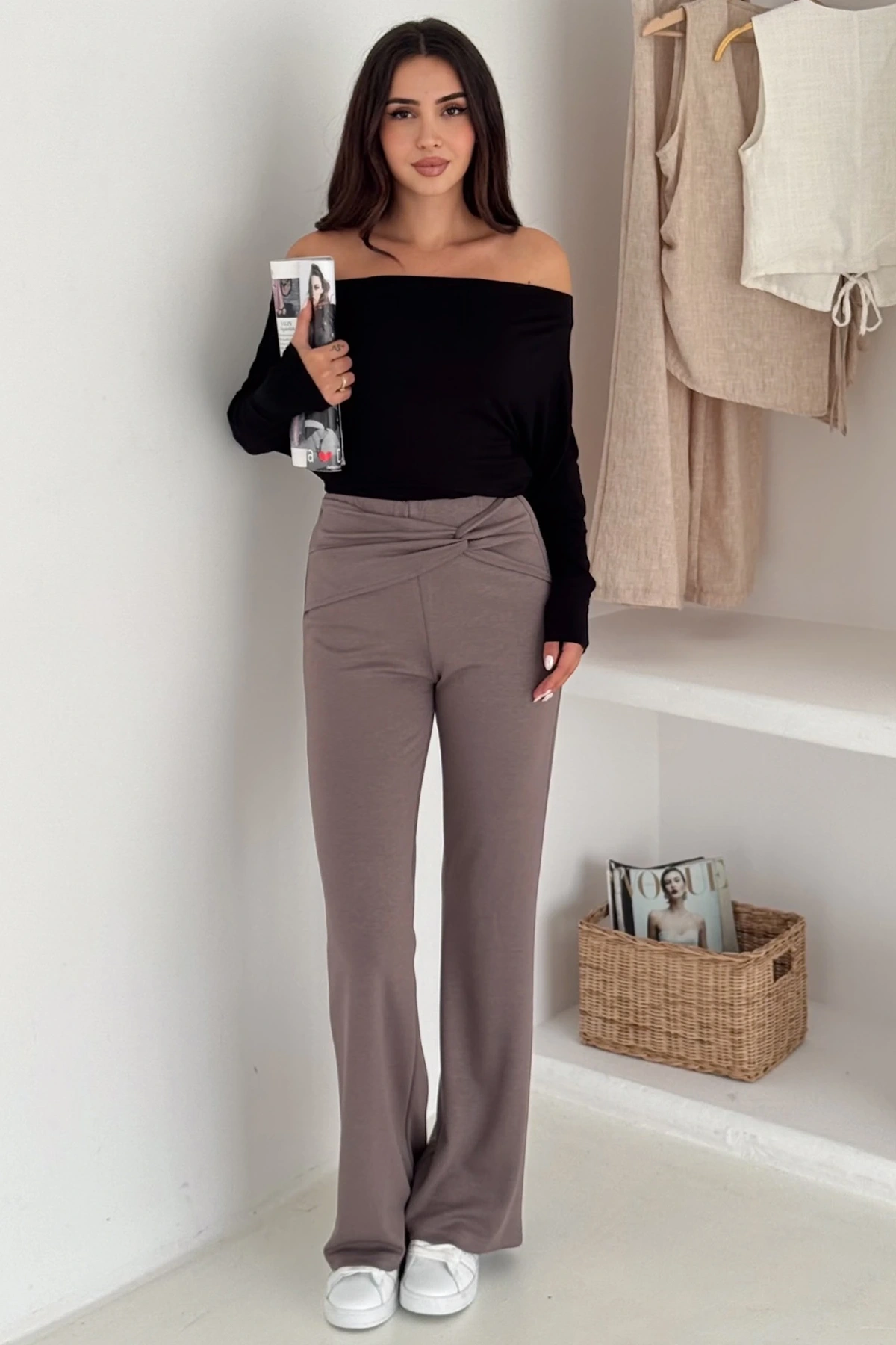 Bel Detaylı Geniş Paça Modal Pantolon