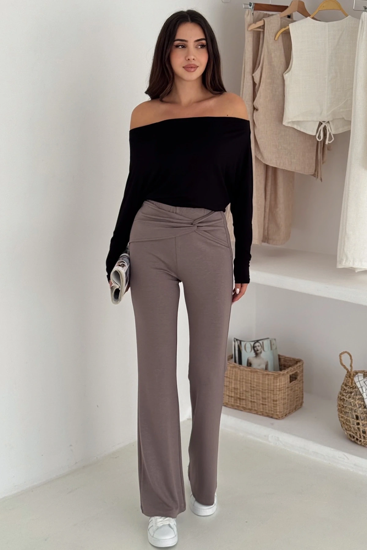 Bel Detaylı Geniş Paça Modal Pantolon