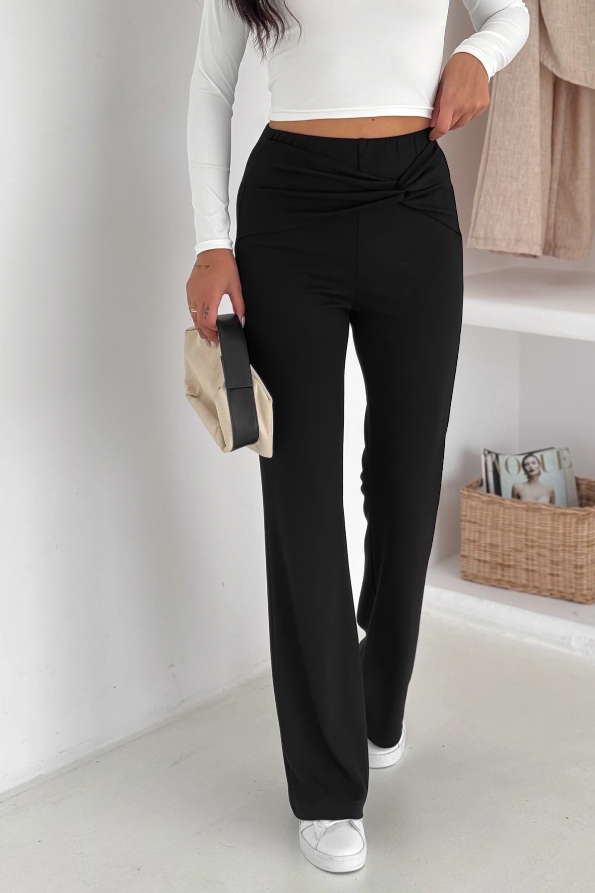 Bel Detaylı Geniş Paça Modal Pantolon