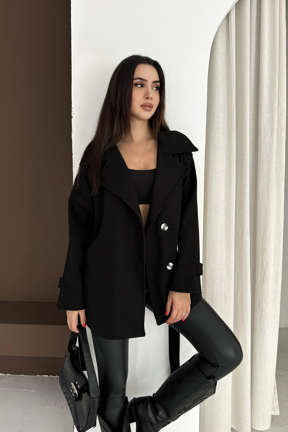 Belden Bağlamalı Düğmeli Kısa Kaşe Kaban