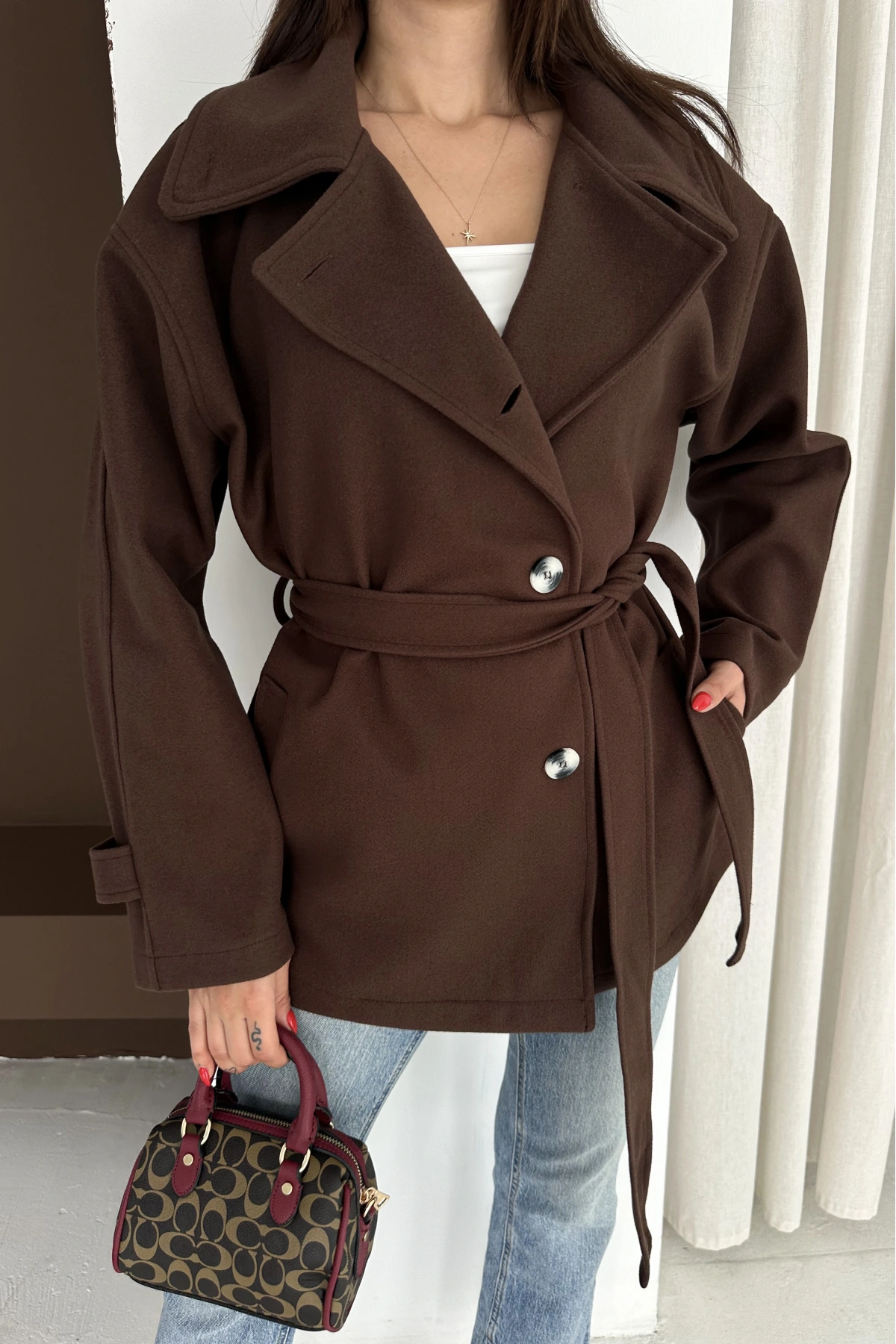 Belden Bağlamalı Düğmeli Kısa Kaşe Kaban