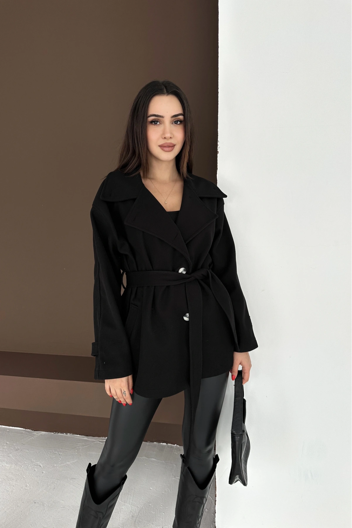 Belden Bağlamalı Düğmeli Kısa Kaşe Kaban